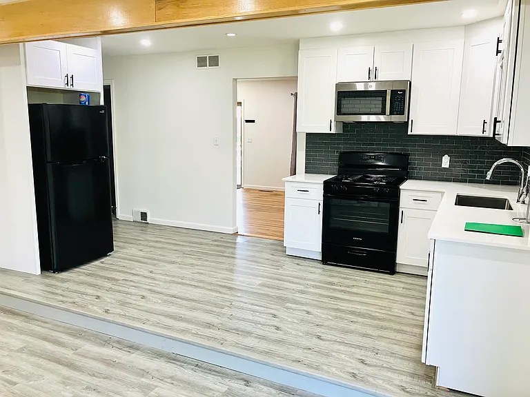 32447 Hawthorne Dr — Photo 11