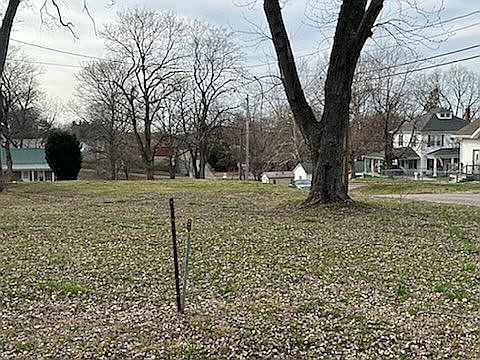 1st image of 802 4th St E