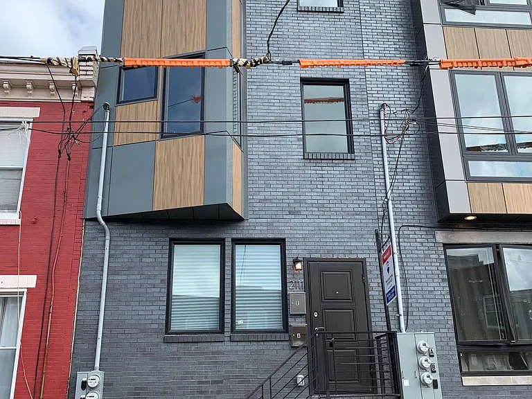 2111 W Seybert St #A — Photo 2