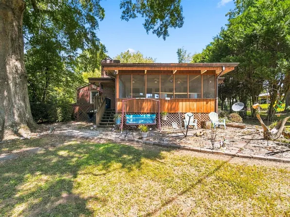 35 Loudonya Ln, Hickory, NC 28601
