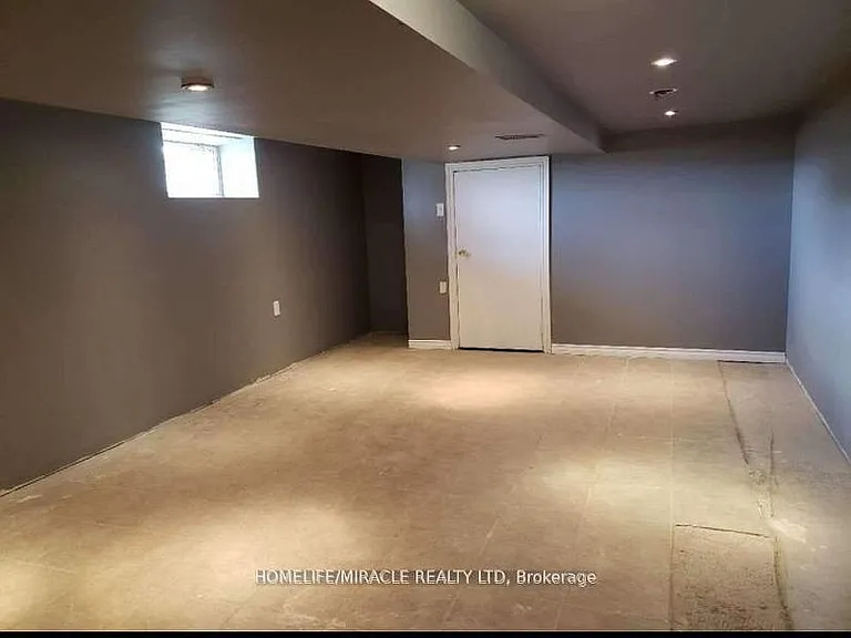 598 Front St #2 — Photo 7