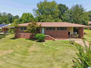 815 Pineview Ln, Sylacauga, AL 35150