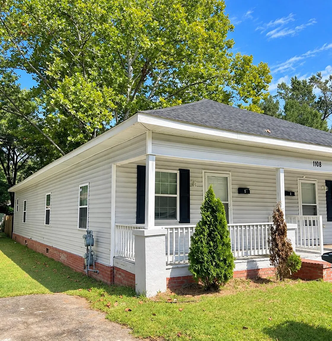 2 bed, 1.0 bath, $1,100 — Photo 1