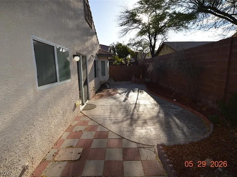 8398 Hollywood Hills Ave — Photo 18