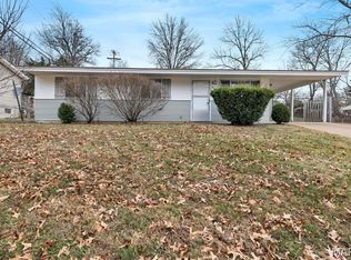 404 Spring Meadows Dr, Ballwin, MO 63011