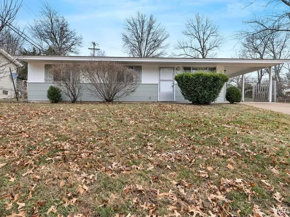 404 Spring Meadows Dr, Ballwin, MO 63011