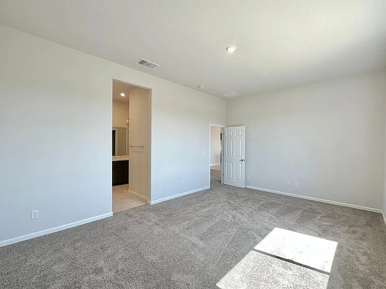 2028 Smith Dr — Photo 6