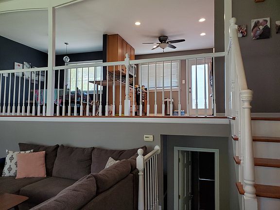 5th image of 224 W Beech Dr
