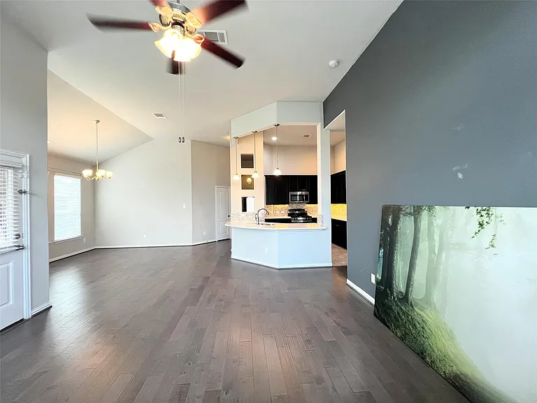 613 Palmilla St — Photo 12