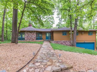 1608 Robinhood Rd, Bentonville, AR 72712