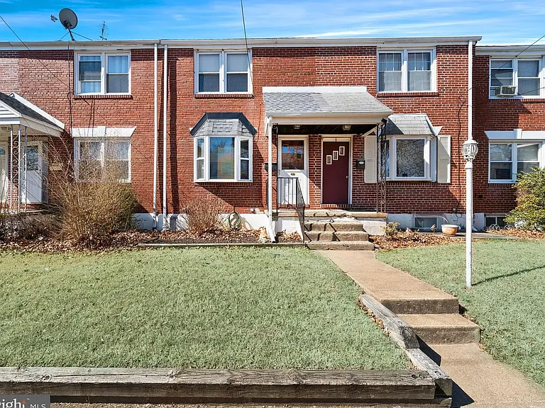 147 Birch Ave — Photo 2