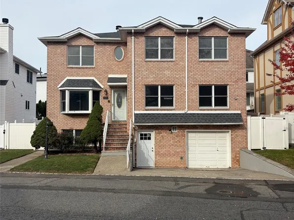 26 Fairway Lane, Staten Island, NY 10301