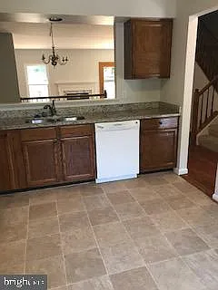 4 bed, 3.5 bath, 1976 sqft, $2,500 — Photo 3
