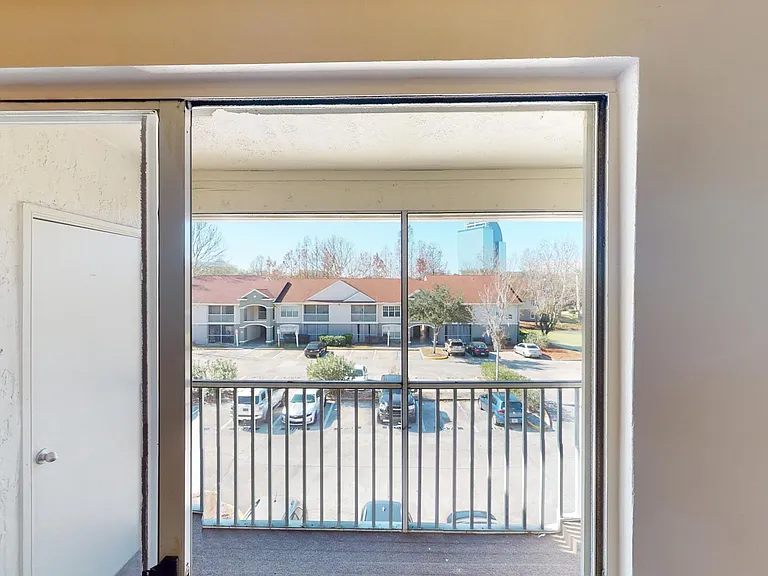 Altamira Place Apartment Homes — Photo 122