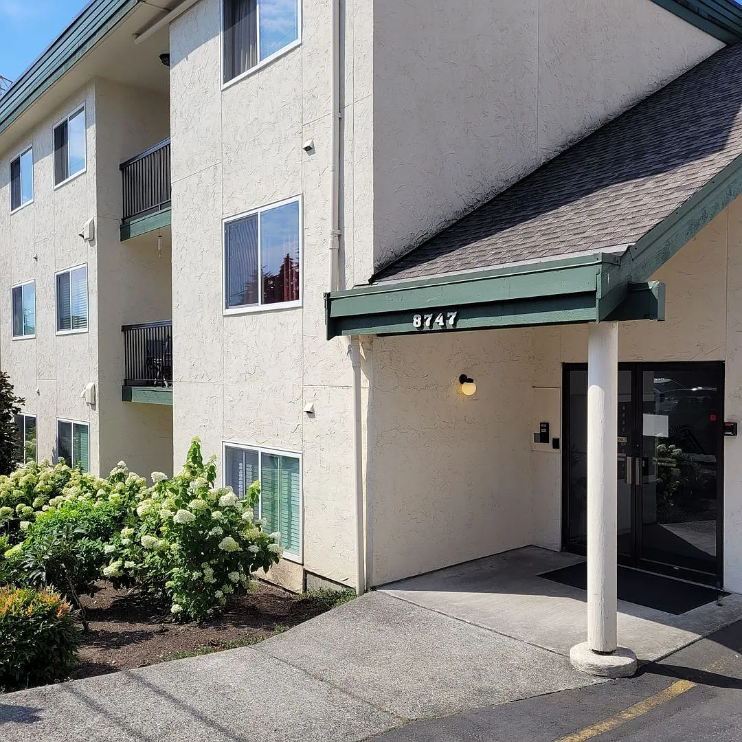 Greenwood 1 Bedroom Controlled Access — Photo 3