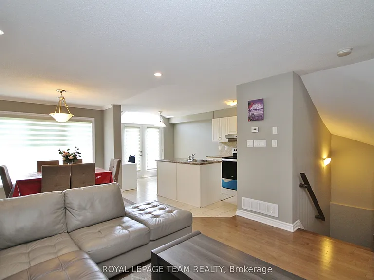 302 Tourmaline Cres — Photo 8