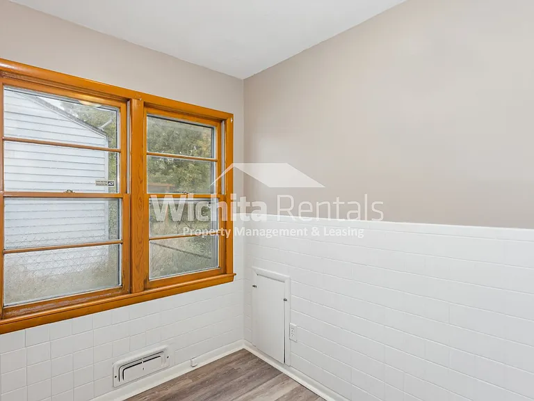2920 W Taft St — Photo 5