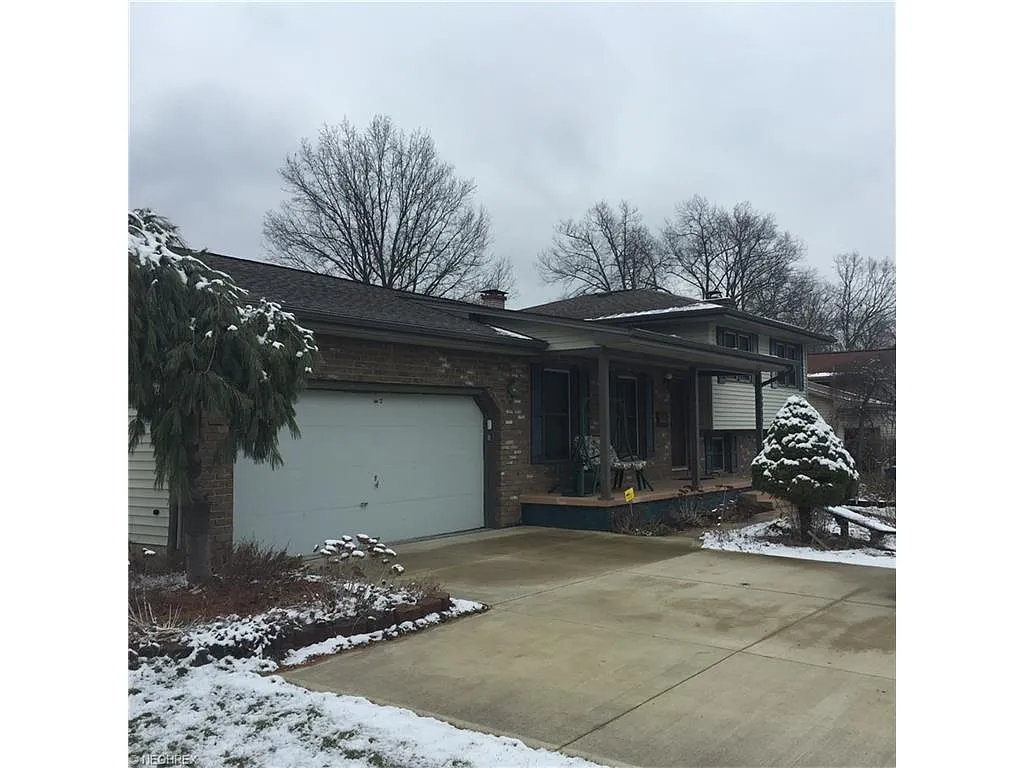 5917 Yorktown Ln photo 1