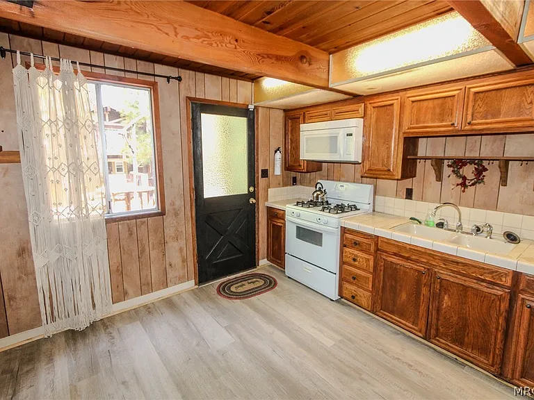 409 W Sherwood Blvd — Photo 8