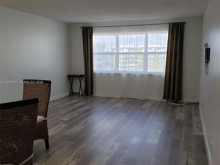 410 SE 2nd St #418 — Photo 1