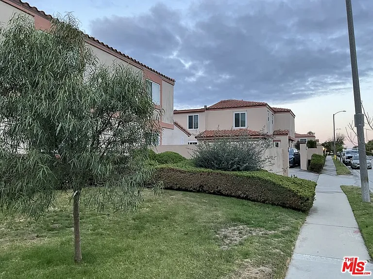 3428 Del Amo Blvd — Photo 15
