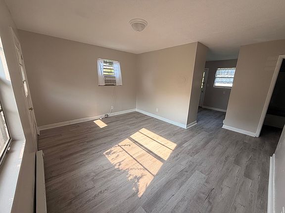 3rd image of 812 Douglas Dr #B