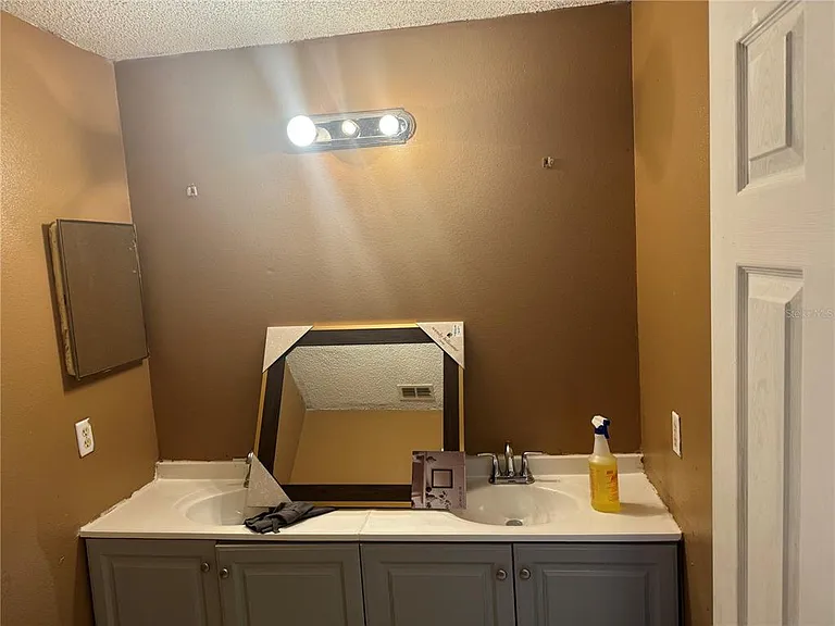 2231 Blue Sapphire Cir — Photo 8