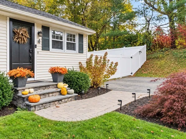 4 Allen St, Northborough, MA 01532