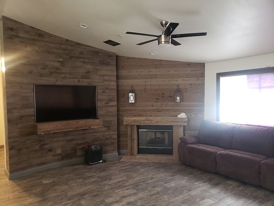 2nd image of 64825 Pierson Blvd #1