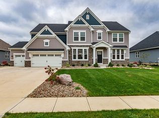 36603 Amalfi Rd, North Ridgeville, OH 44039