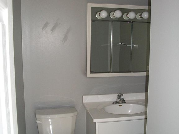 3rd image of 2122 Glendale Blvd