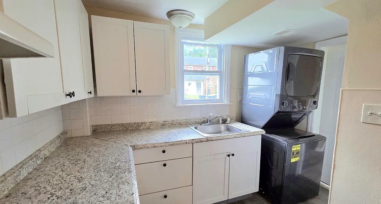3 bed, 1200 sqft, $1,700 — Photo 3