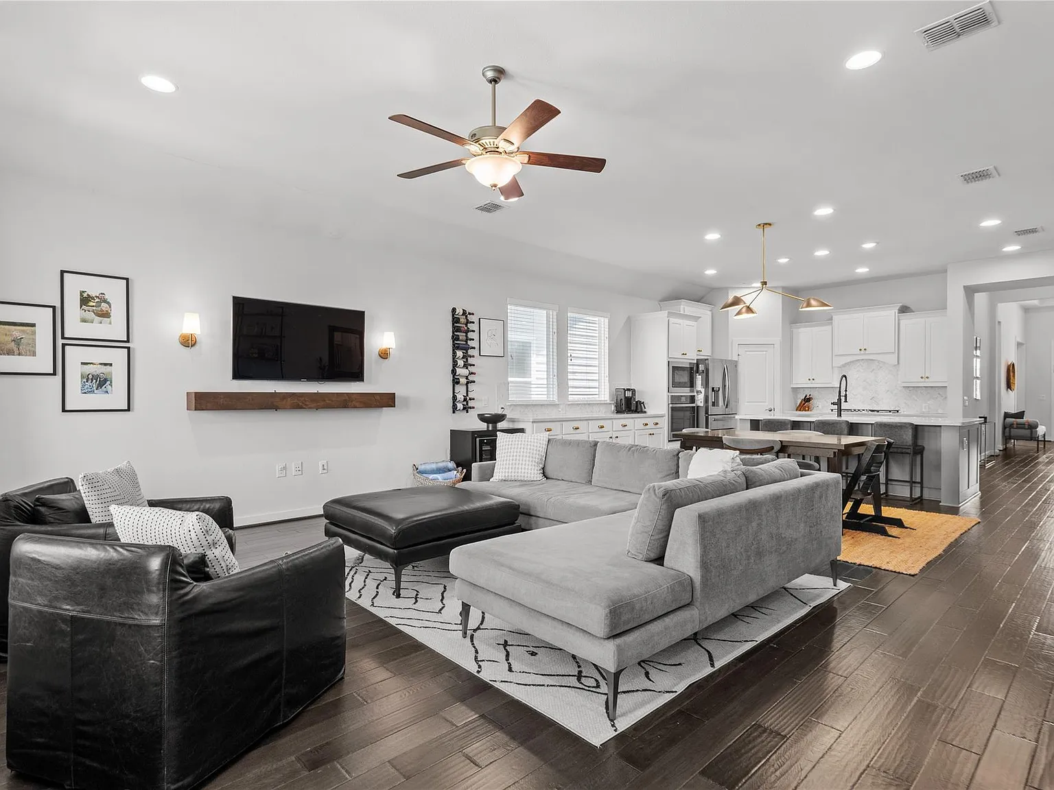 4 bed, 3.0 bath, 2433 sqft, $3,700 — Photo 4