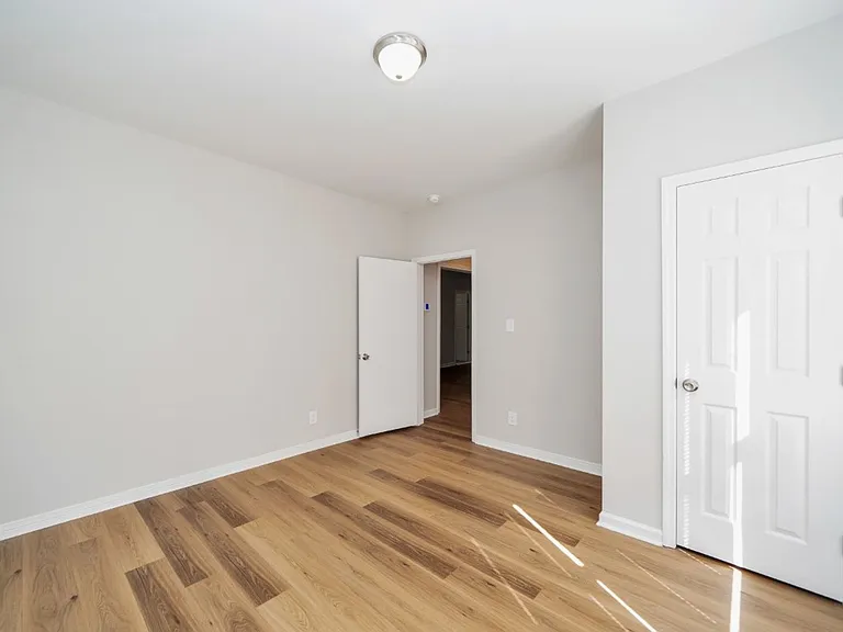 419 Gladys St — Photo 14