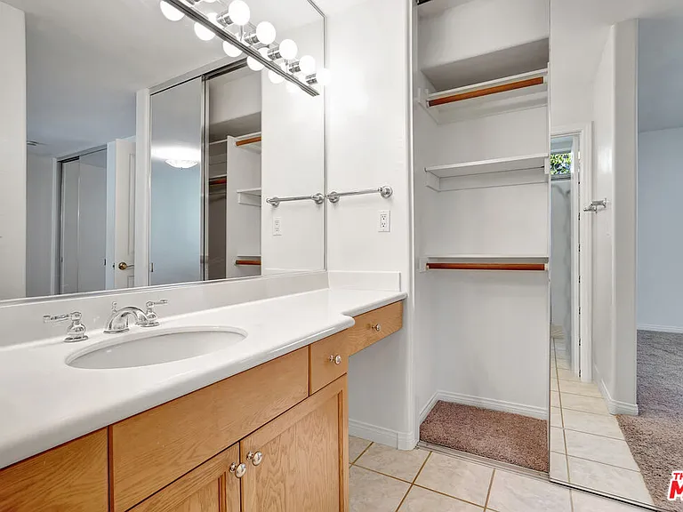 14101 Dickens St #10 — Photo 22
