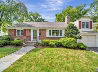 62 Chestnut Hill Pl, Glen Ridge, NJ 07028