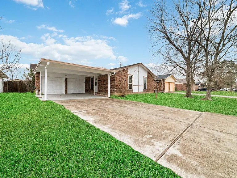 11610 Grapewood Dr — Photo 2