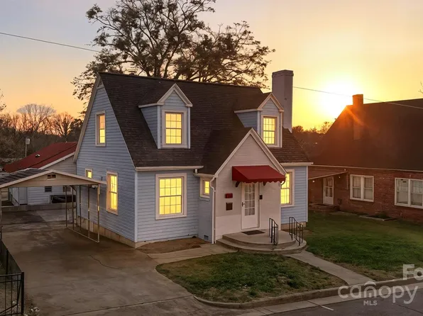 323 4th Street Pl SW, Hickory, NC 28602