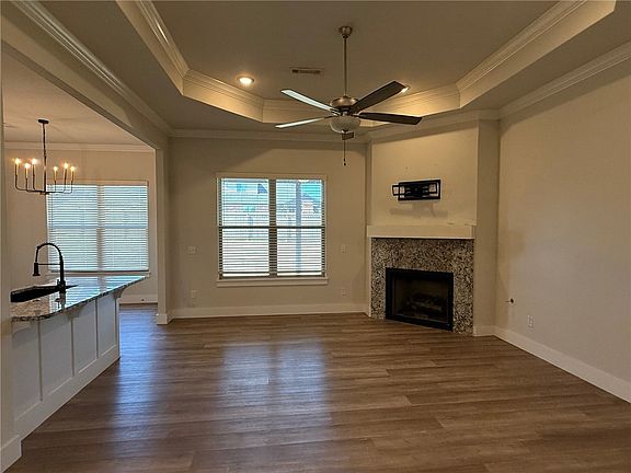 4th image of 2105 Crandall Rd