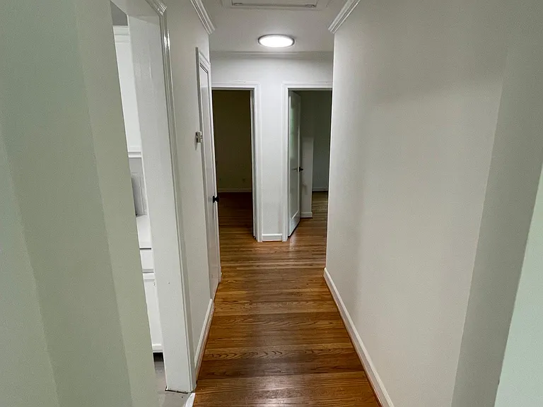 2413 Van Dyke Ave — Photo 11