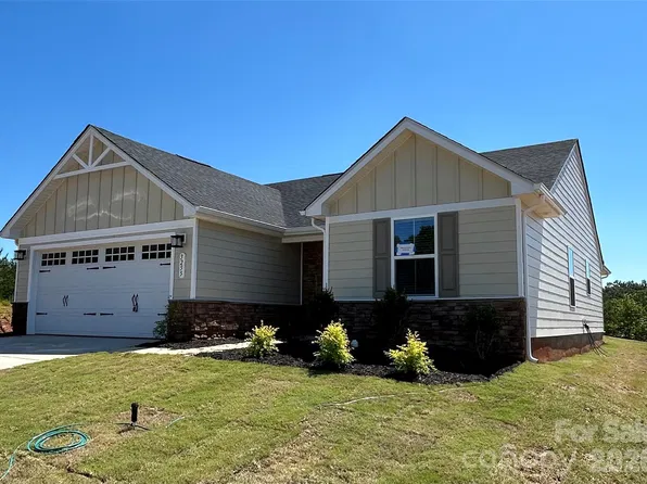 3255 Eller Dr, Hickory, NC 28602