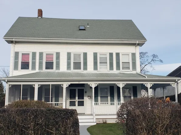 11 Perkins Ave APT E, Narragansett, RI 02882