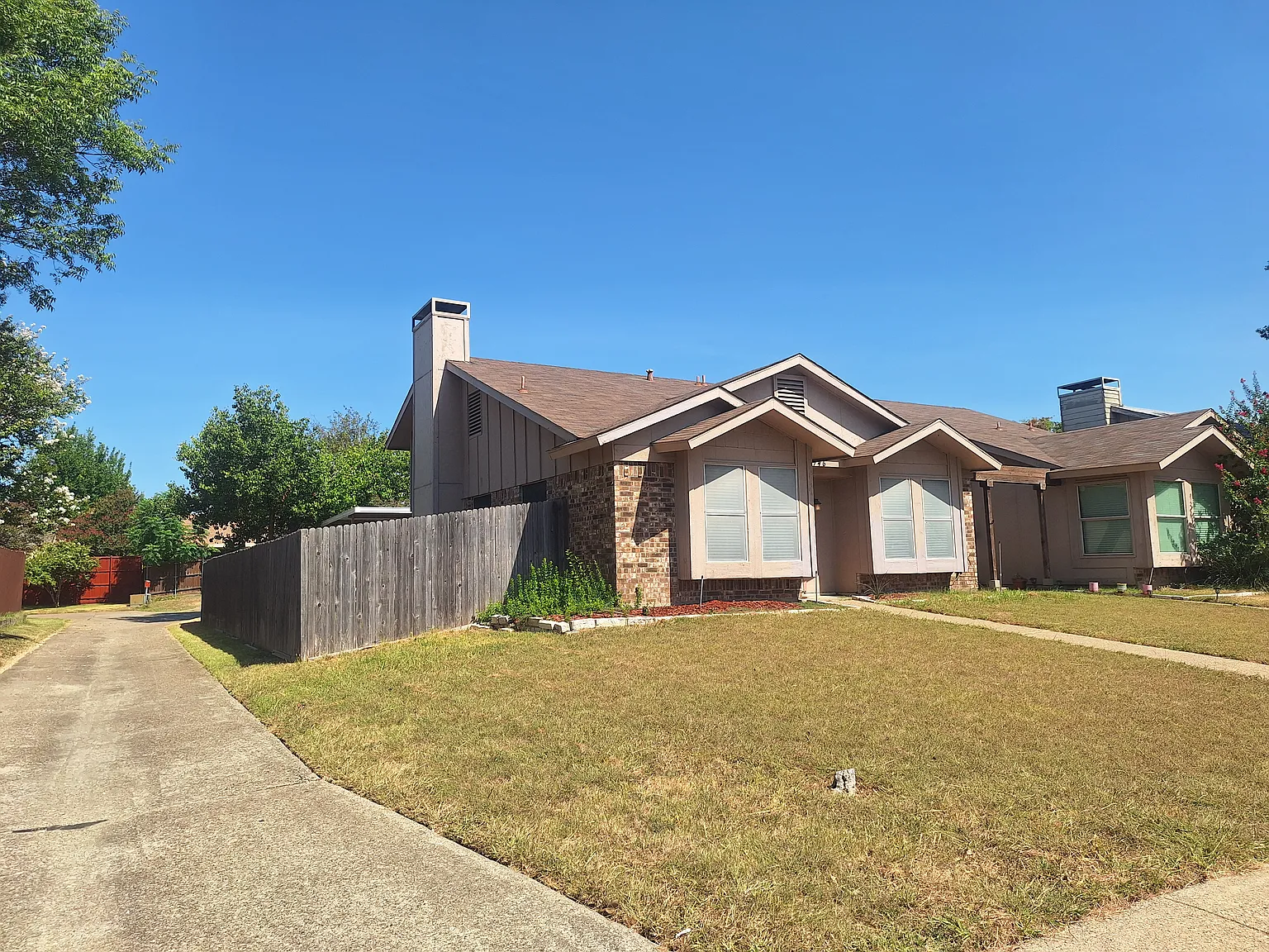 3 bed, 1057 sqft, $2,000 — Photo 2