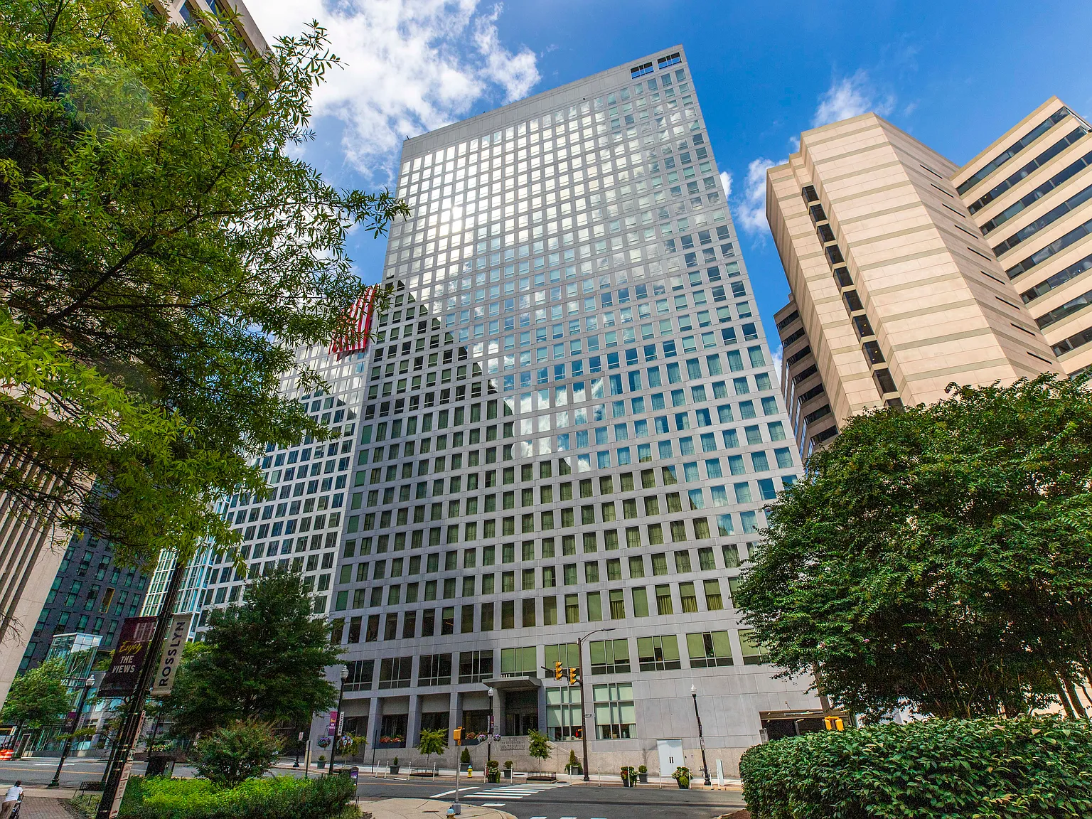 1 bed, 570 sqft, $2,400 — Photo 2