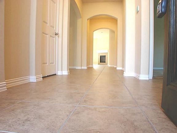 2nd image of 2704 Golfview Dr