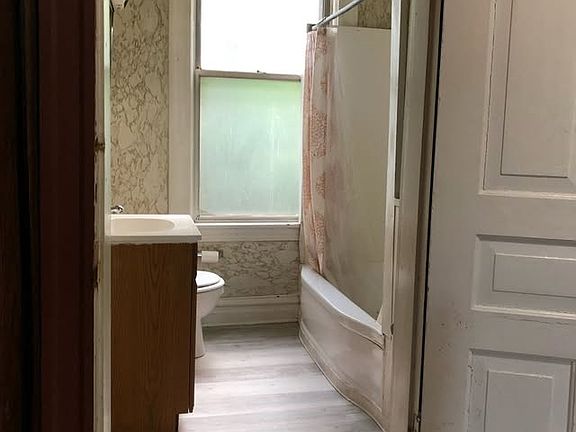 5th image of 1129 McColloch Street