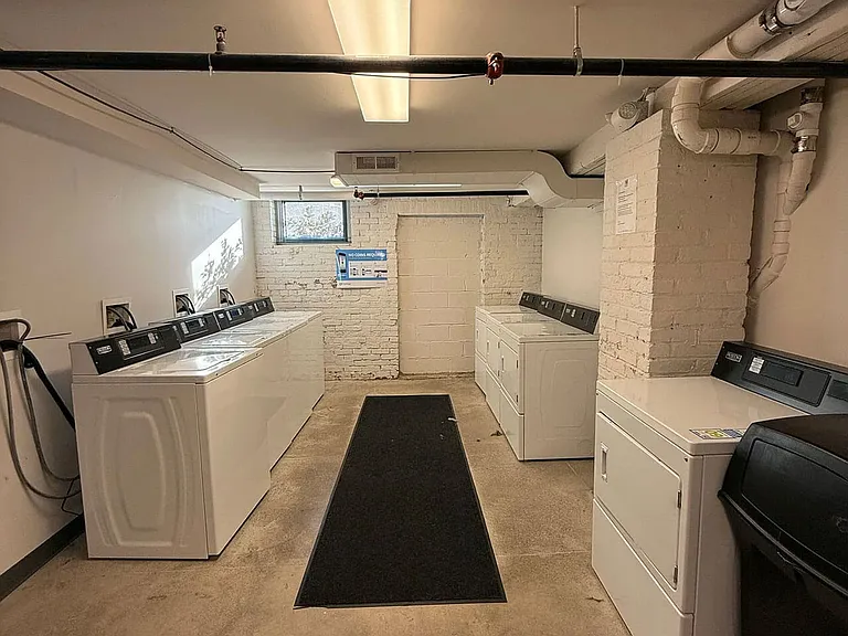Heyse Apartments — Photo 21