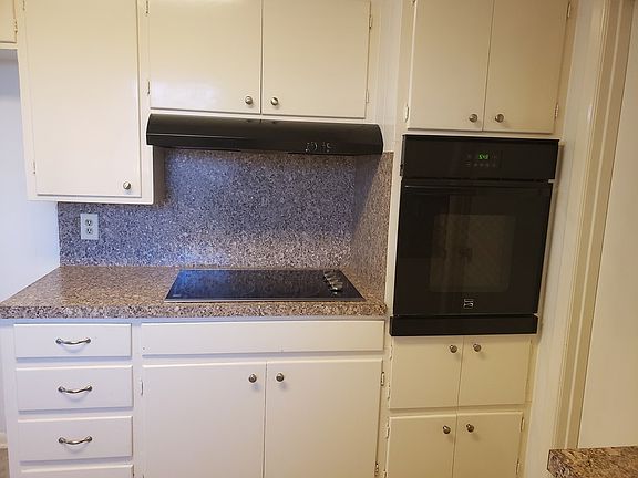 2nd image of 3002 Crockett Ave