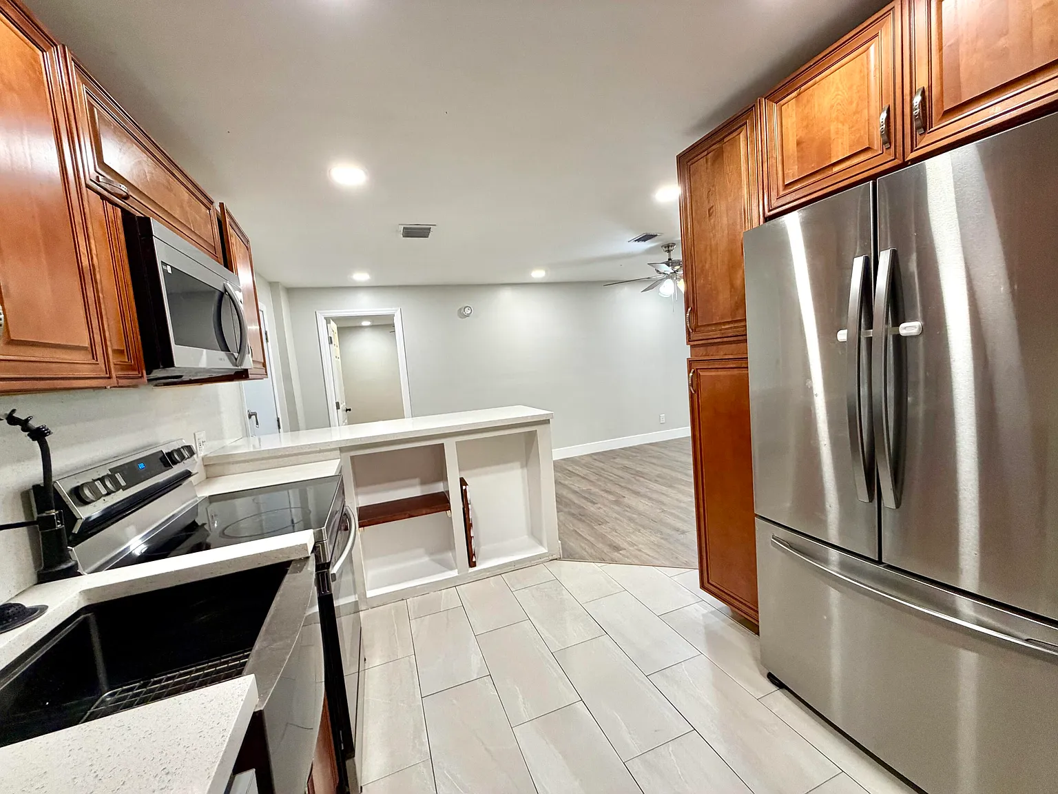 2 bed, 2.0 bath, 1116 sqft, $2,400 — Photo 4