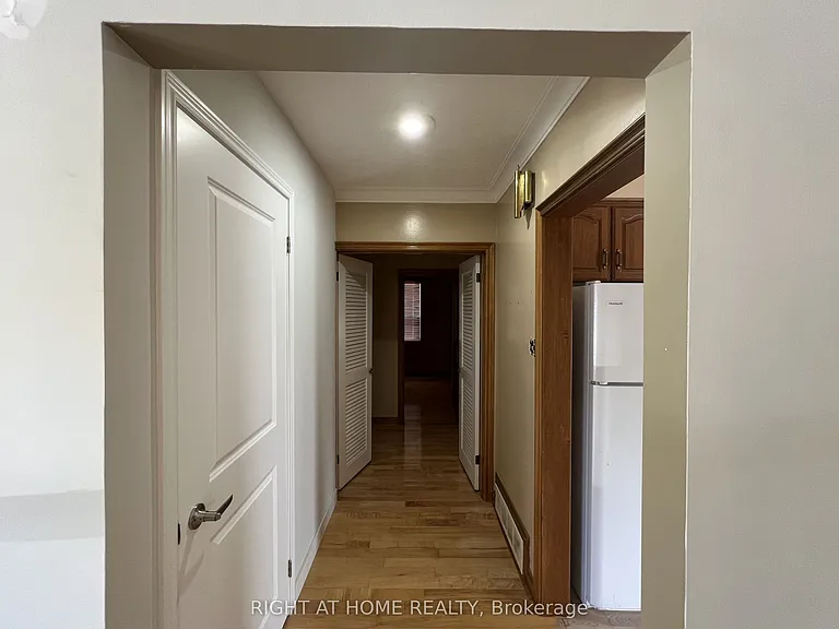 9 Dewlane Dr #MAIN FLOOR — Photo 10